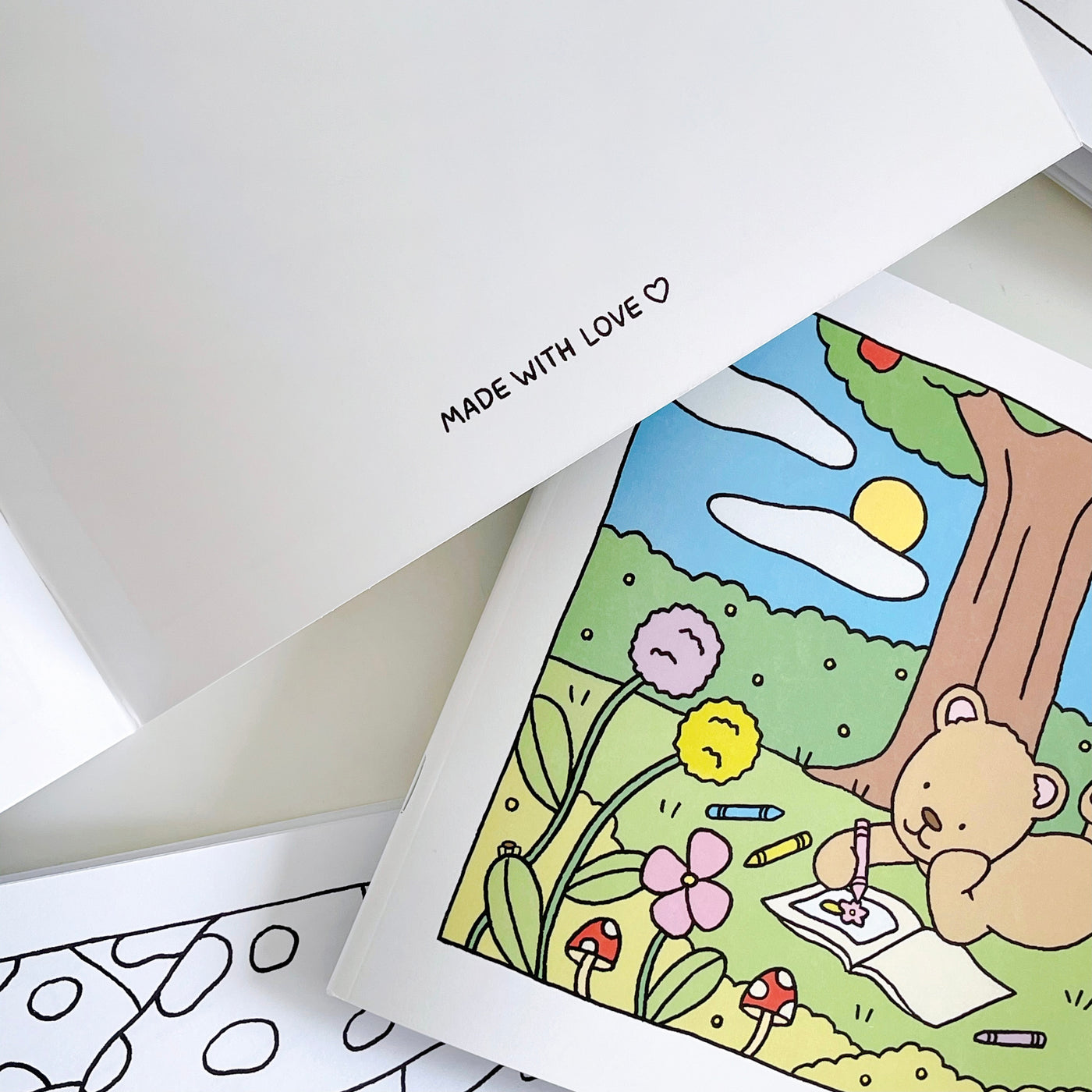 Flip through a bit of my finished @bobbiegoods! coloring book with